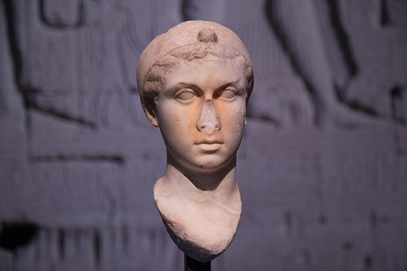 クレオパトラとエジプトの王妃展、2015年7月内覧会にて撮影