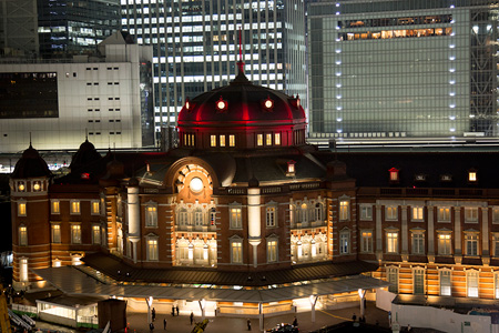東京駅丸の内駅舎のドーム屋根が赤く染まった理由とは