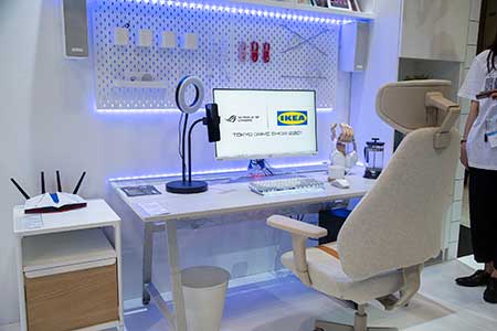 イケア／白基調のゲーミングブースの画像
