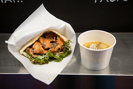 『スターライトサンドビーフステーキ』＋『もつ煮込み』の画像