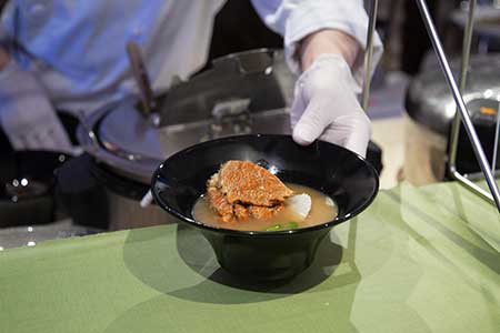 『北海道産蟹、帆立稚貝、ホッケのつみれ汁』画像