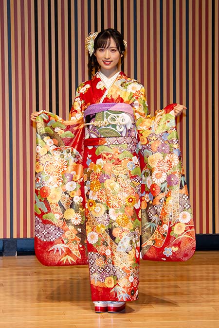 小栗有以の振袖姿画像