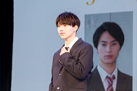 仮面ライダー俳優をめざす明石光輝の画像